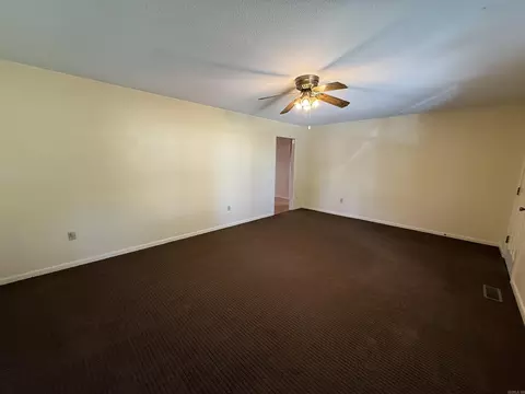 Living - 71 Mohawk Dr, Searcy, AR 72143 photo 3 of 4