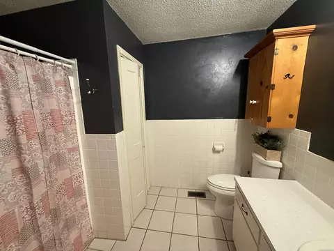 Bath - 71 Mohawk Dr, Searcy, AR 72143 photo 3 of 7