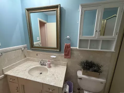 Bath - 71 Mohawk Dr, Searcy, AR 72143 photo 2 of 7