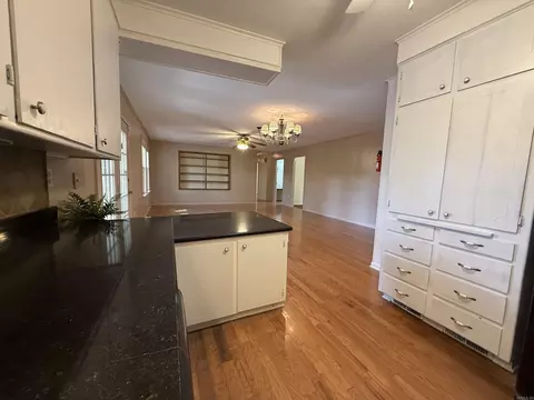 Kitchen - 71 Mohawk Dr, Searcy, AR 72143 photo 5 of 5