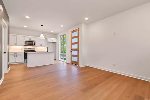 Living - 320 E 24th St, Little Rock, AR 72206 photo 1 of 3