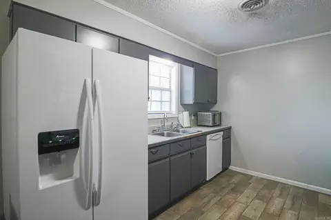 Kitchen - 421 Byrn Ln, Trumann, AR 72472 photo 3 of 4