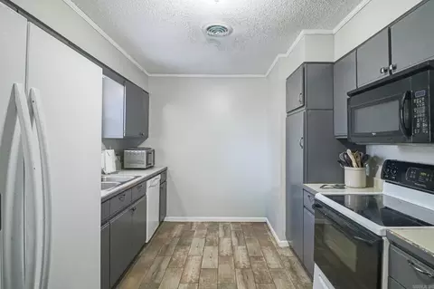 Kitchen - 421 Byrn Ln, Trumann, AR 72472 photo 2 of 4