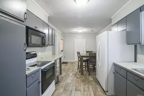 Kitchen - 421 Byrn Ln, Trumann, AR 72472 photo 4 of 4