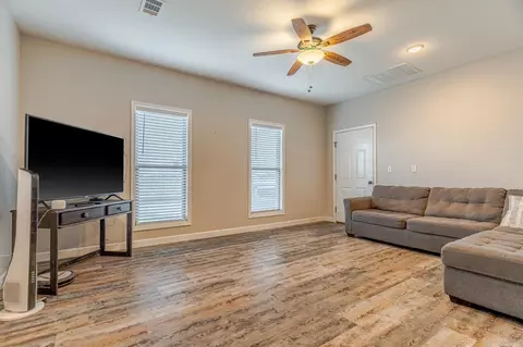 Living - 202 Baker St, Bay, AR 72411 photo 3 of 4