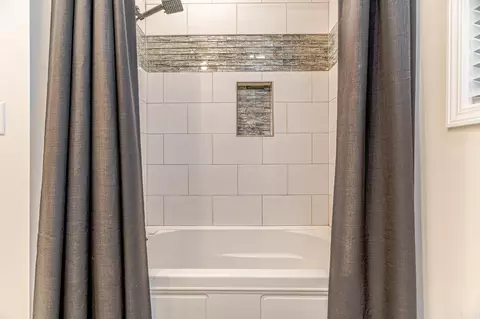 Bath - 202 Baker St, Bay, AR 72411 photo 6 of 6