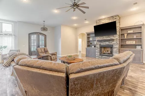 Living - 202 Baker St, Bay, AR 72411 photo 2 of 4