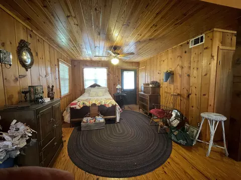 Bedroom - 647 Ash Flat Dr, Ash Flat, AR 72513 photo 3 of 3