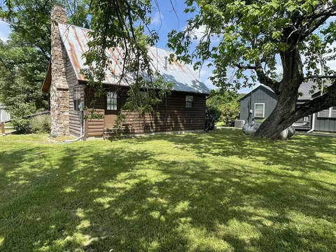 Exterior - 647 Ash Flat Dr, Ash Flat, AR 72513 photo 4 of 7