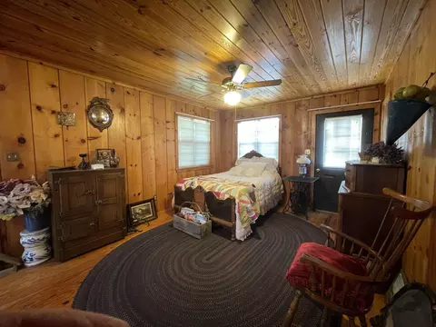 Bedroom - 647 Ash Flat Dr, Ash Flat, AR 72513 photo 1 of 3