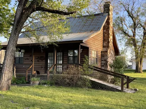 Exterior - 647 Ash Flat Dr, Ash Flat, AR 72513 photo 5 of 7
