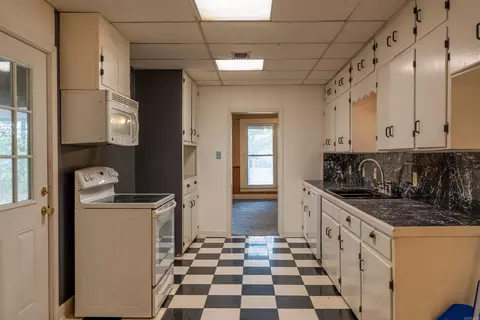 Kitchen - 27 Acklin Gap Rd, Conway, AR 72032 photo 3 of 3