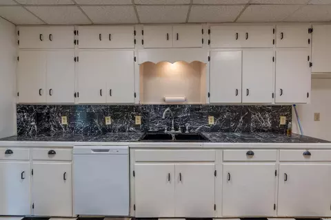 Kitchen - 27 Acklin Gap Rd, Conway, AR 72032 photo 2 of 3