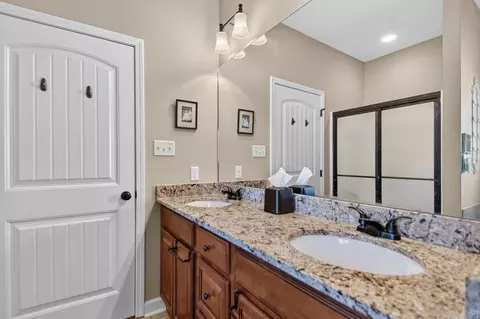 Bath - 126 Madrid Dr, Benton, AR 72015 photo 1 of 2