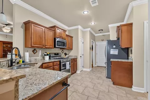 Kitchen - 126 Madrid Dr, Benton, AR 72015 photo 1 of 2
