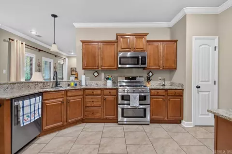 Kitchen - 126 Madrid Dr, Benton, AR 72015 photo 2 of 2