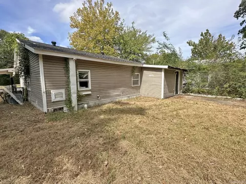 Exterior - 1007 S Holly St, Pine Bluff, AR 71603 photo 4 of 8