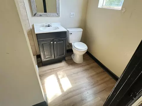 Bath - 1007 S Holly St, Pine Bluff, AR 71603 photo 2 of 6