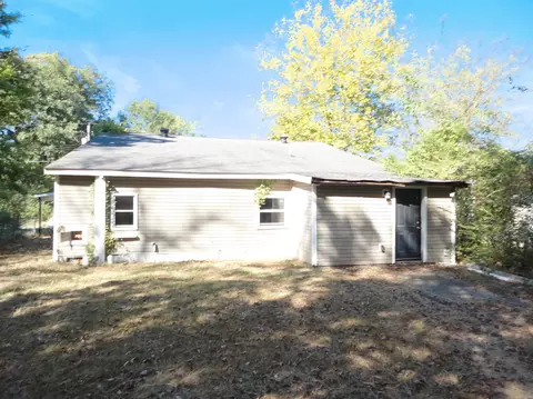Exterior - 1007 S Holly St, Pine Bluff, AR 71603 photo 7 of 8