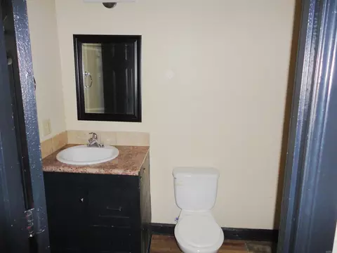 Bath - 1007 S Holly St, Pine Bluff, AR 71603 photo 6 of 6