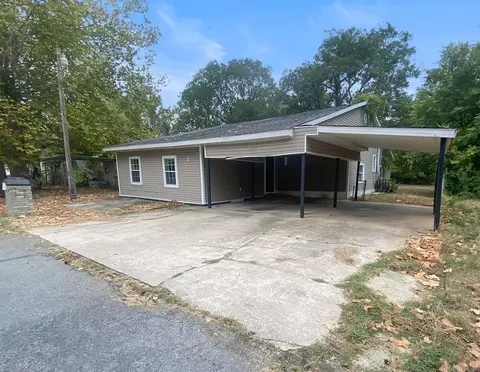 Exterior - 1007 S Holly St, Pine Bluff, AR 71603 photo 2 of 8