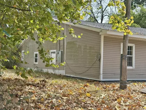 Exterior - 1007 S Holly St, Pine Bluff, AR 71603 photo 3 of 8