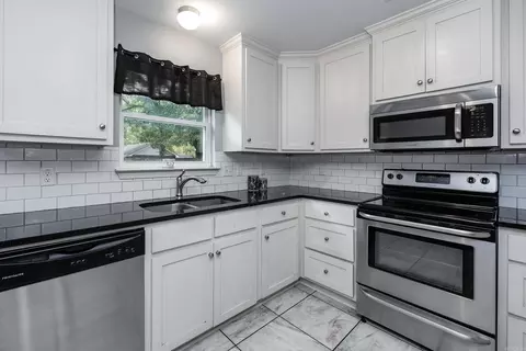 Kitchen - 38 Chalet St, Cabot, AR 72023 photo 4 of 4