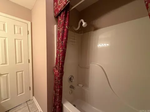 Bath - 121 Cypress Dr, Trumann, AR 72472 photo 3 of 4