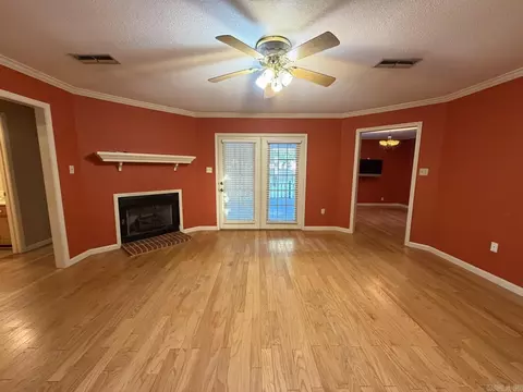 Living - 121 Cypress Dr, Trumann, AR 72472 photo 2 of 3
