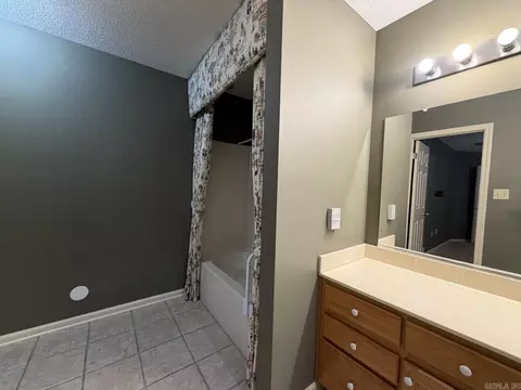 Bath - 121 Cypress Dr, Trumann, AR 72472 photo 2 of 4