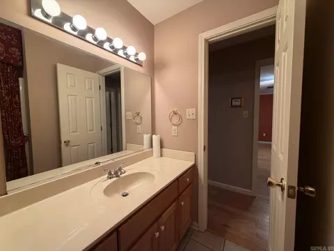 Bath - 121 Cypress Dr, Trumann, AR 72472 photo 4 of 4