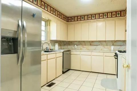 Kitchen - 1005 N Walkers Cor, Scott, AR 72142 photo 2 of 3