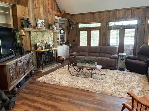 Living - 190 Peregrine, Pine Bluff, AR 71603 photo 2 of 4