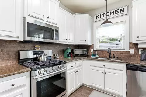 Kitchen - 8 Regents Park, Bryant, AR 72022 photo 2 of 4