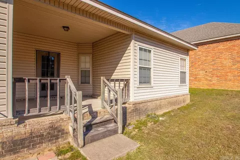 Exterior - 3208 Drake Dr, Benton, AR 72019 photo 7 of 9