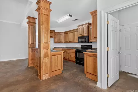 Entry Way - 3208 Drake Dr, Benton, AR 72019 photo 1 of 5