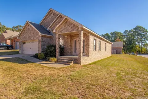 Exterior - 3208 Drake Dr, Benton, AR 72019 photo 4 of 9