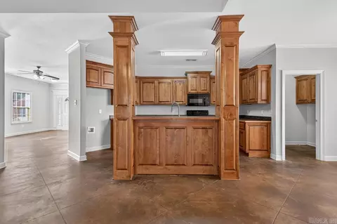 Entry Way - 3208 Drake Dr, Benton, AR 72019 photo 3 of 5
