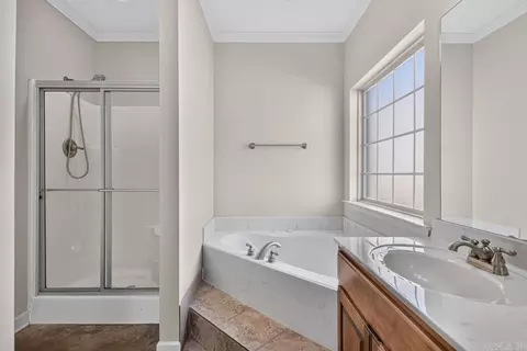Bath - 3208 Drake Dr, Benton, AR 72019 photo 1 of 2