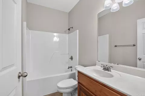Bath - 3208 Drake Dr, Benton, AR 72019 photo 2 of 2