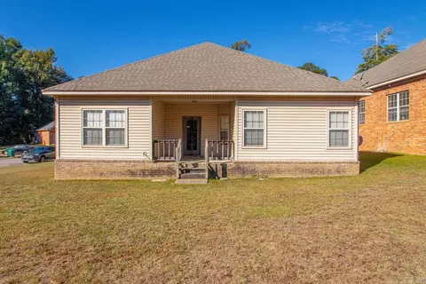 Exterior - 3208 Drake Dr, Benton, AR 72019 photo 6 of 9