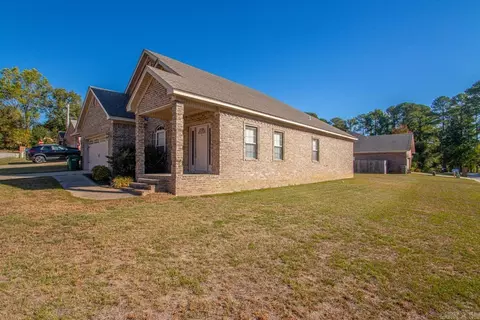 Exterior - 3208 Drake Dr, Benton, AR 72019 photo 5 of 9