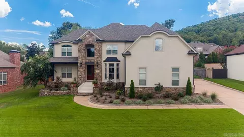 135 Courts Ln, Little Rock, AR 72223