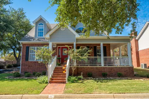 1 Manchester Ln, Hot Springs, AR 71901