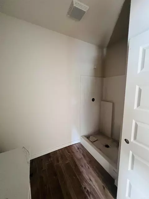 Bath - 905 W Myrtle St, Cabot, AR 72023 photo 3 of 4