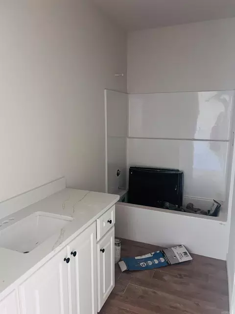 Bath - 905 W Myrtle St, Cabot, AR 72023 photo 1 of 4