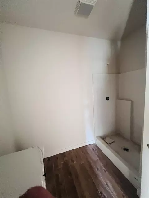 Bath - 905 W Myrtle St, Cabot, AR 72023 photo 2 of 4