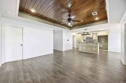 Living - 14 Sooiee Cv, Austin, AR 72007 photo 3 of 3