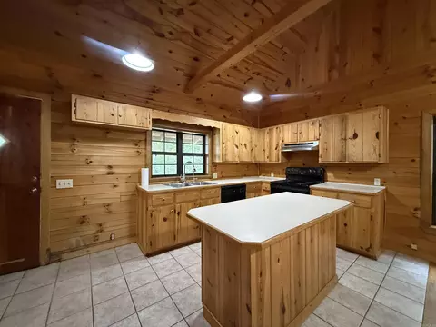Kitchen - 1939 W 74 Hwy, Jasper, AR 72641 photo 3 of 3