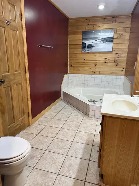 Bath - 1939 W 74 Hwy, Jasper, AR 72641 photo 1 of 5